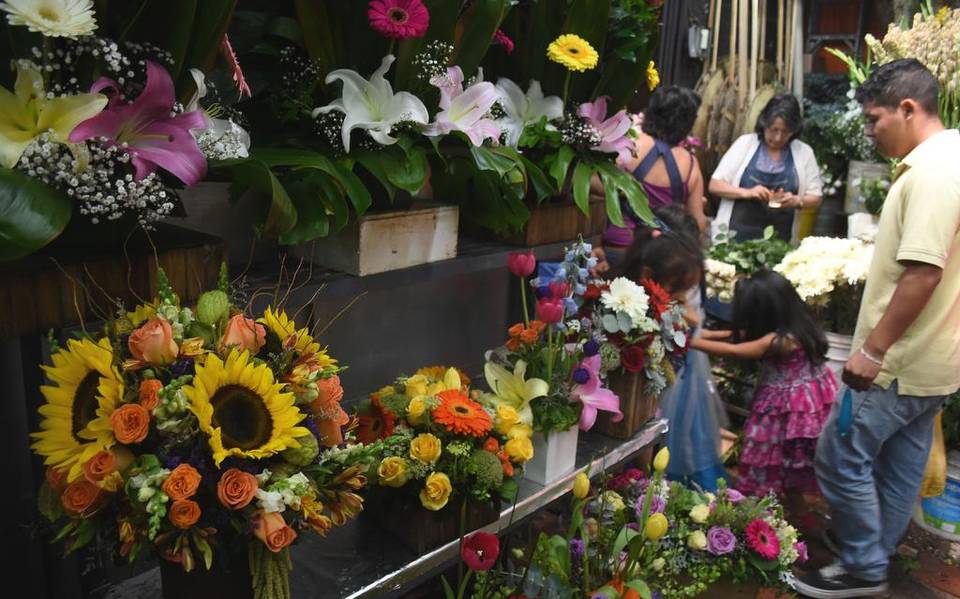 Incrementa demanda en florerías por graduaciones - El Sol de Cuernavaca |  Noticias Locales, Policiacas, sobre México, Morelos y el Mundo