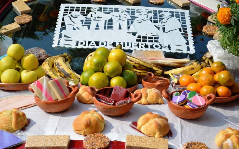 Especial] Familias comparten los alimentos después de celebrar a sus  difuntos - El Sol de Cuernavaca | Noticias Locales, Policiacas, sobre  México, Morelos y el Mundo