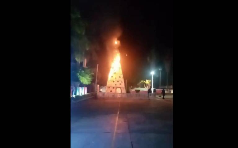 Se incendia árbol de Navidad en Tlaltizapán - El Sol de Cuernavaca |  Noticias Locales, Policiacas, sobre México, Morelos y el Mundo